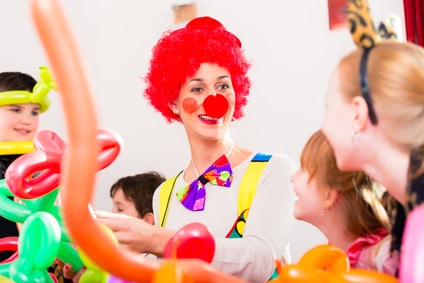 payaso infantil con juegos para niños