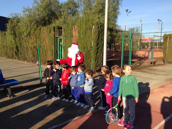 Papa Noel en un club de tenis