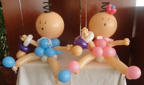 bebés con globos
