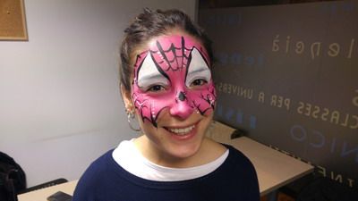 maquillaje de fantasia mujer spiderman rosa