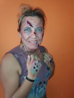 maquillaje para halloween mujer zombie